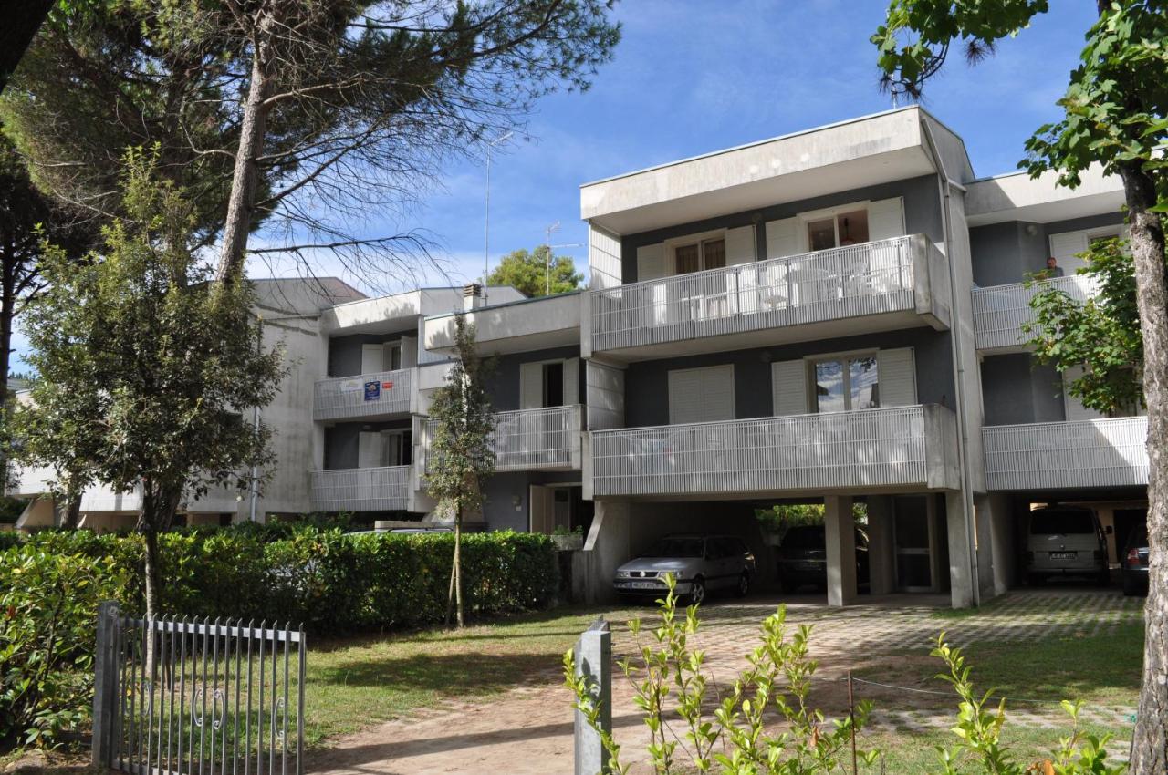 Appartamenti Sirio Via Pesci 6,8,14 Bibione Bagian luar foto