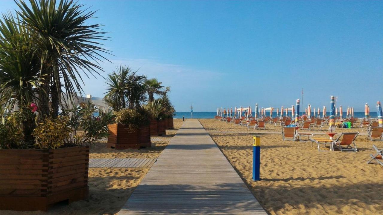 Appartamenti Sirio Via Pesci 6,8,14 Bibione Bagian luar foto